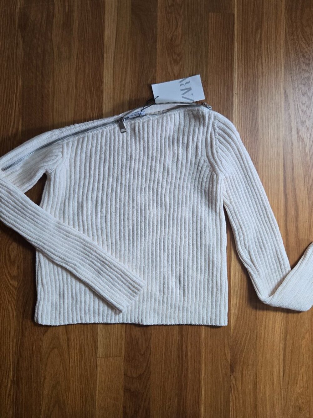 Zara Cream  Ribbed Zippered Sweater Size M, NWT